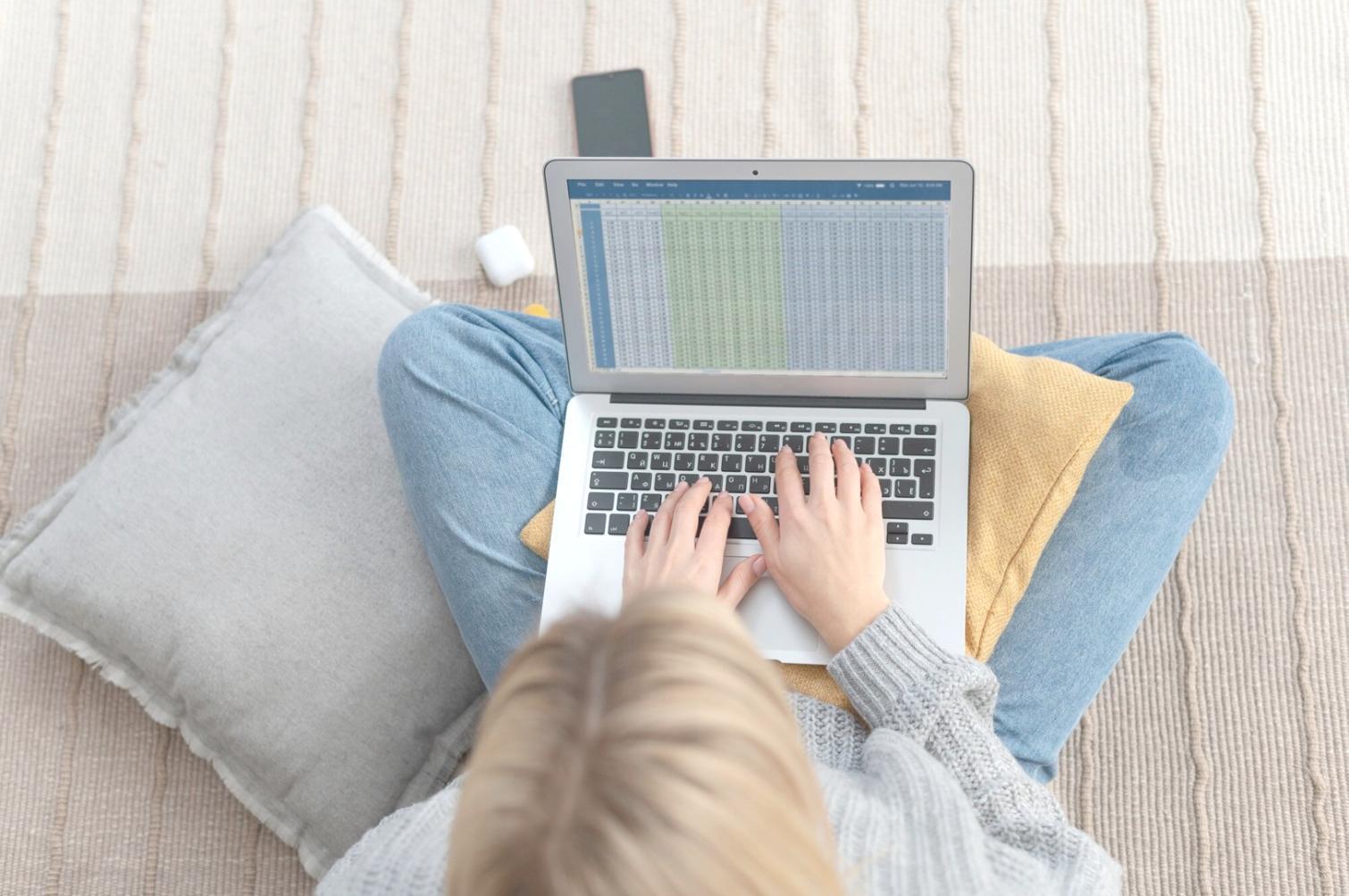 Modern learning environment with financial planning materials
